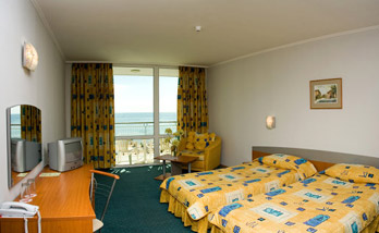 Номер с балконом и видом на море в отеле „Нептун Бич” 