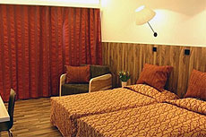 Уютный интерьер номера в отеле «Метрополь» 
