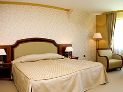Двуспальная удобная кровать в отеле "Мистраль"