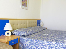 Французская кровать в номере отеля "Мура"