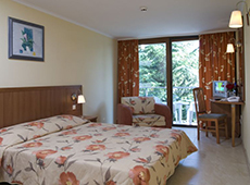 Уютные номера в отеле хорошо подходят для семейного отдыха в Болгарии