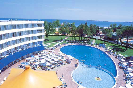 Отель с бассейном в Болгарии «Риу Хелиос Палас»