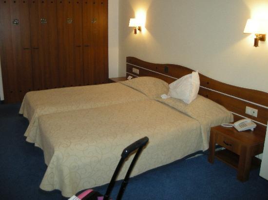 Кровать в номере отеля Riu Helios Bay