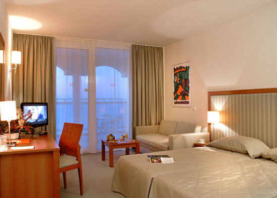 Светлый и красивый номер в отеле Sol Luna Bay в Болгарии