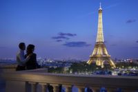 Париж обещает влюбленным романтические выходные